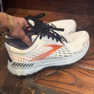 Brooks Women's adrenaline 21 minimal use size 8.5